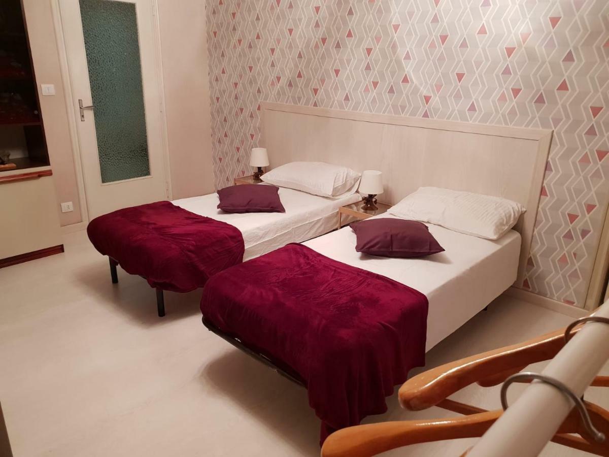 70's Lovers In Apartamento *