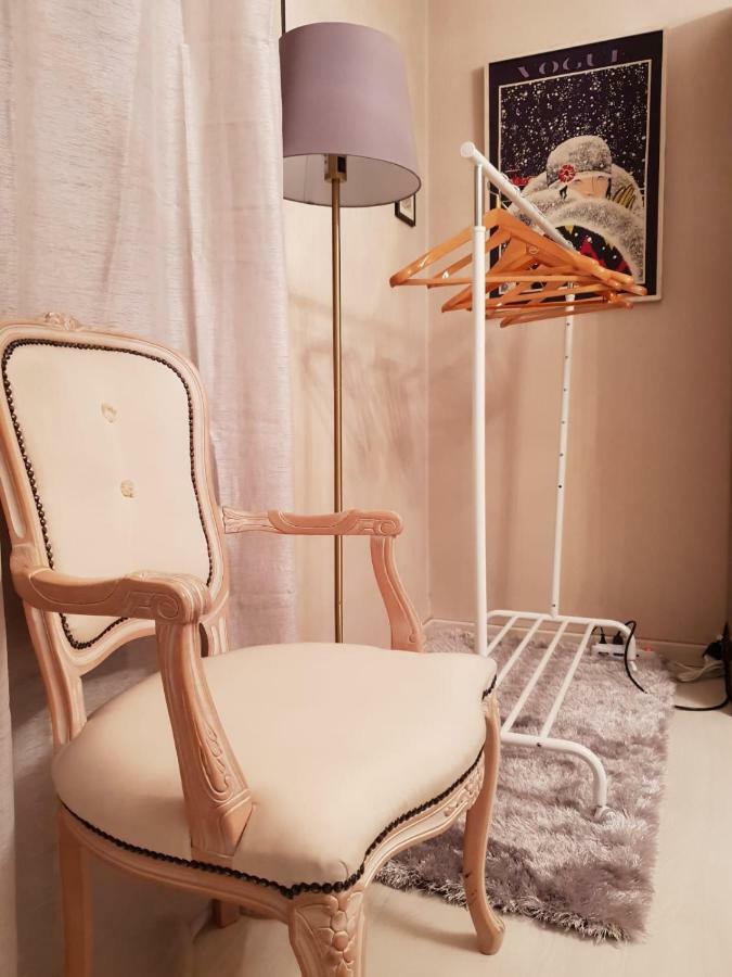 70's Lovers In Appartement Turin